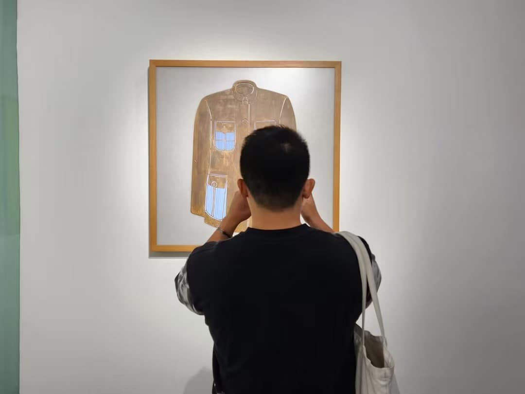 Devil He at an exhibition